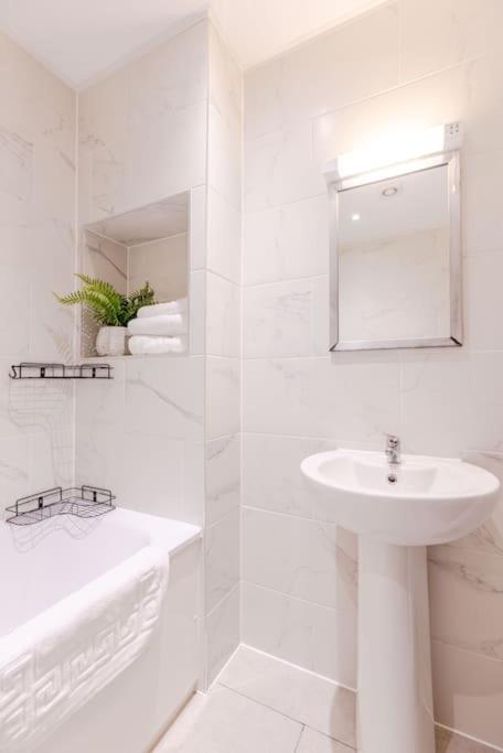 Vertigo Boutique Sleeps 4 London Kingston upon Thames  Εξωτερικό φωτογραφία
