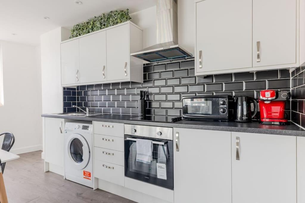 Vertigo Boutique Sleeps 4 London Kingston upon Thames  Εξωτερικό φωτογραφία